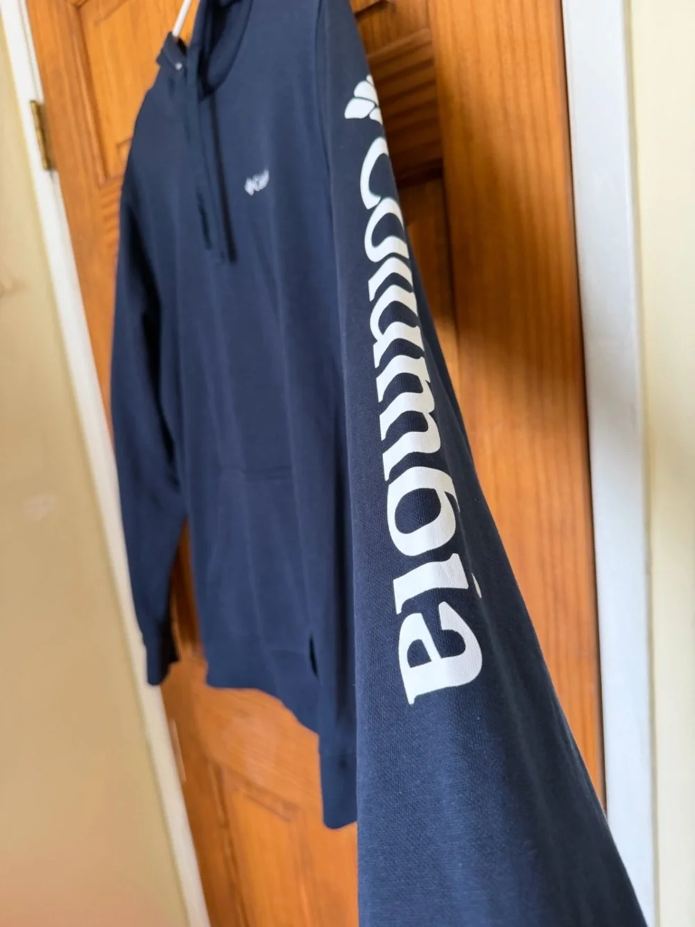 Columbia men’s Dark Blue Hooded Pullover